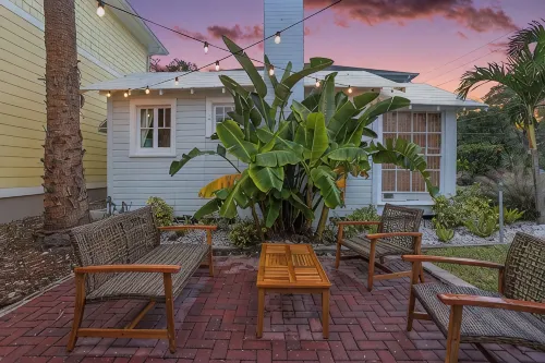 1 Min Walk to Downtown! Outdoor Patio! 5 Star Luxury! Golf Cart Rental!