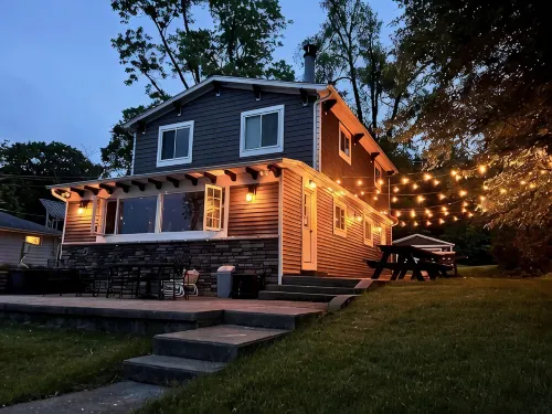 Newly renovated kitchen 2024. Dead end Street, Large Yard, not on a hilltop.