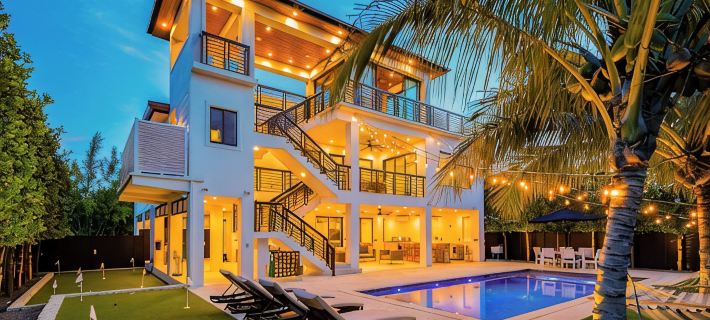 New!Luxurious & spacious waterfront 4 bedroom house in Marathon with endless fun マラソンのホテル