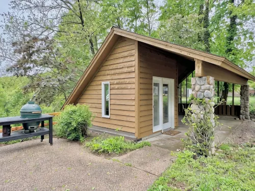 Hidden Gem w/Hot Tub - Just Steps from Downtown! - Wifi