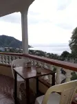 HazelWood Cottage: Beautiful Caribbean Sea views, in a comfortable space.