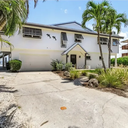 Oceanfront Multi-Family Retreat // 4 Bed, 4.5 Bath // 2 Fully Equipped Kitchens!