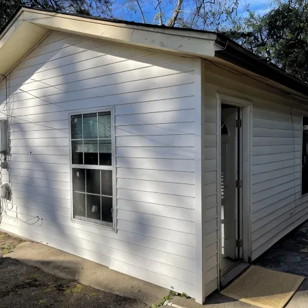Cozy cottage in Hattiesburg with AC, WiFi