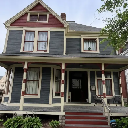Eighty Three-Historic Downtown