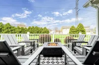 Beautiful Luxury Home located at Island Pointe Marina! Just 1 mile to downtown! - Wifi