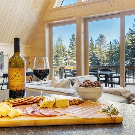 Modern A-Frame~ 9min Sunday River! HotTub! FirePit! Arcade Games! Slps 12