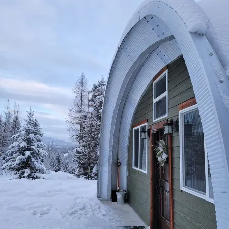 Luxurious Quonset hut in the woods, mountain views