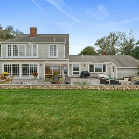 Stunning Oceanview: Walk to Private Beach