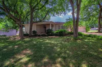 Lake Texoma Splash! Pool/hot tub, 1.5 miles to Highport Marina on Lake Texoma! - 4-Star