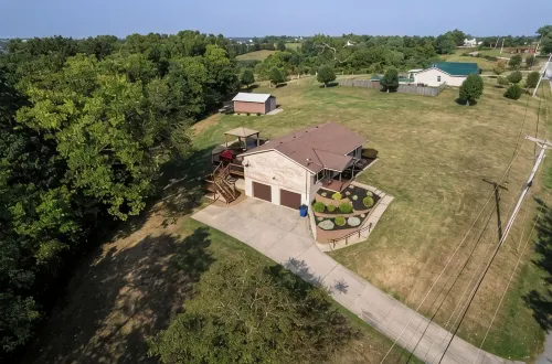 Ellis Estates next to the Ark & Lake. - 3-Star