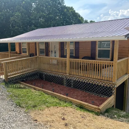 Cozy 2-bedroom cabin with WiFi, AC in delightful Rock. 2 minutes from trails.