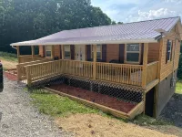 Cozy 2-bedroom cabin with WiFi, AC in delightful Rock. 2 minutes from trails. - Alphydda