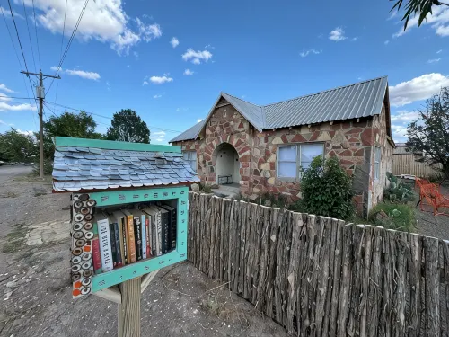 Fossil+Folk House in the heart of Fort Davis