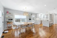 Cozy newly Renovated Beach House walking distance to beach and restaurants. - Wifi