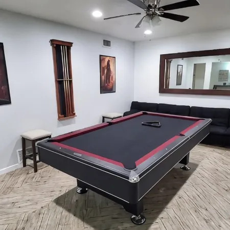 Quiet Cul-De-Sac 4 Bedroom Home with Pool & Hot tub