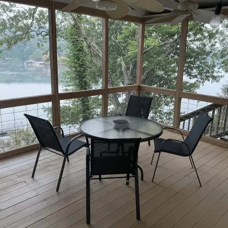 No DeadLines Lakehouse on Smith Lake