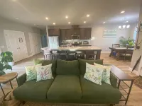 The Sage Field House - Hot Tub, Ping Pong, and 8 Minute Walk to down Town!