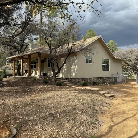 Serene Retreat Near Downtown
