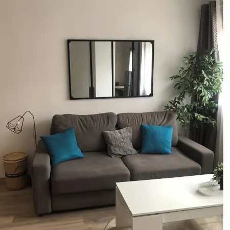 Lovely, well-equipped studio with free parking in the back street