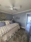 Benjamin's by the lake/Walk to cool pool - Wifi