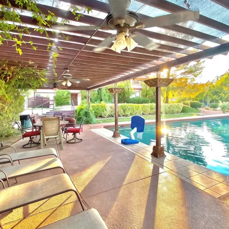 Private Massive Pool, Tennis Court, Basketball Court, Game Room, 6mi. to Strip