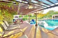 Private Massive Pool, Tennis Court, Basketball Court, Game Room, 6mi. to Strip - 私人泳池