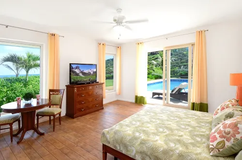 Direct Beachfront 6 BDR/en-suite /maid included. Excellent service. Rare gem (O) - Homestays