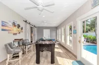 Large 4/3House - 7MIN WALK 2 BEACH!-Tiki, Heated Pool & Bikes Included - Gym