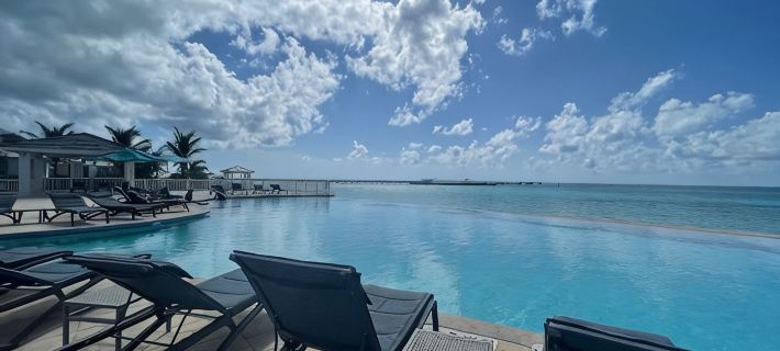 New! Beautiful "Bahamas Sunset" Ocean View! Walk to Pool/Casino! Private Beach Hotels in Bailey Town