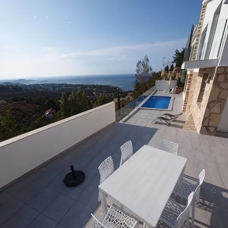 Modern Villa in Prime Location with Fantastic Views and Sunsets