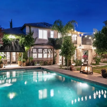 Lovely home w/ pool, spa, outdoor grill and more!