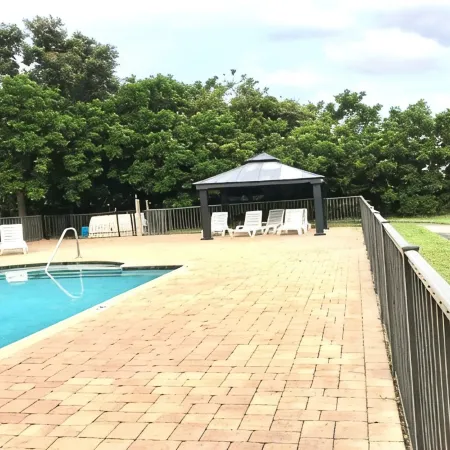 Clearwater Rustic Beach Condo 2 B|R fits 4 to 6 PPL