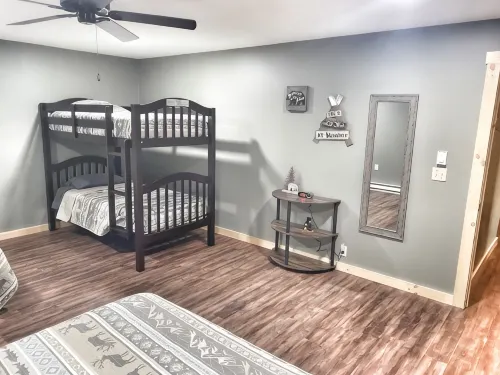Secluded/Spacious Cabin with 5 Br, 5 Min to Resort "New Kitchen Coming 2026! - Chalets