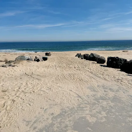 3Br Beach House~ 5 Minute Stroll to Beach & Private Outdoor Entertainment Area