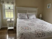 Family - friendly home 1.5 miles to Craigville Beach (Beach pass Inc - Homestays