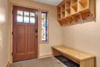 Updated townouse across from Holiday Valley - walk to ski lifts, pool and golf . - 2-Star