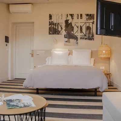 Select Via Veneto Hotels near Globe Theatre