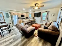Drew’s Delight - Relax in Comfort!  Modern, Fully Remodeled, No Stairs! Hotels in Wright County