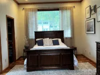 Charming lake side retreat great for family time or a romantic getaway! Hotele w: Otisco