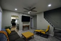 Short walk to river or downtown Kent. - Homestays