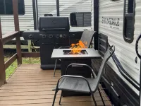 Cozy 2-bedroom RV in amazing Pipestem with AC, WiFi and Heat Smart TV