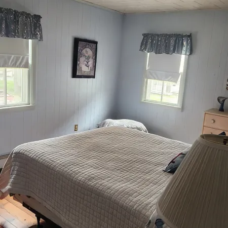 Upper floor of charming 2 story house in central Hawley with WiFi
