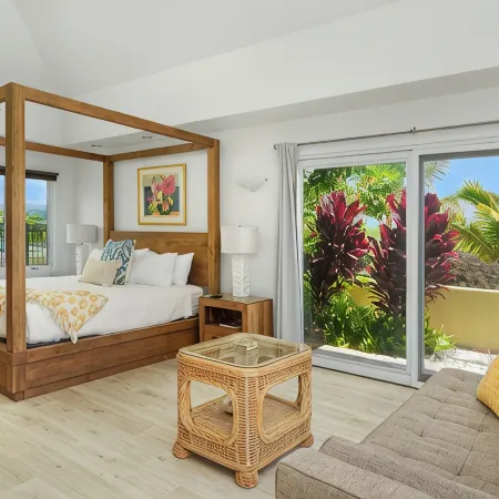 Grand Hawaiian Retreat–Volcano & Golf Course Views, Beach Club, Pool, Golf Carts