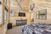 Bison Creek Lodge+WiFI+AC+10Miles2YNP - 4-Star