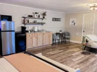 Have the perfect stay in a cozy studio, nestled in the heart of Broad Brook. - Apartments