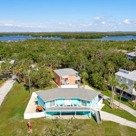 1 Block from Beach - Van/Golf Cart Also Available for Rent! Pool/Hot Tub/Arcade!