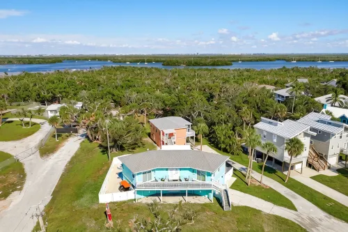 1 Block from Beach - Van/Golf Cart Also Available for Rent! Pool/Hot Tub/Arcade! - Boutique