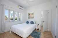 Brand new lovely beachfront 2-bedroom house with WiFi, AC in Governor's Harbour - Bintang 4