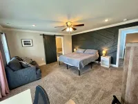 Cozy & Comfortable 3 Bedroom House Fantastic Location in NWA - บังกะโล
