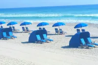 Modern Oasis, Steps to Ave, Heated Pool + Hot Tub, Beach Membership, Mini Golf - 프라이빗 풀